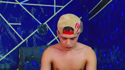 LiamScottt live cam on Cam4