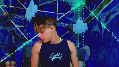LiamScottt live cam on Cam4