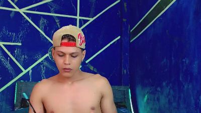 LiamScottt live cam on Cam4