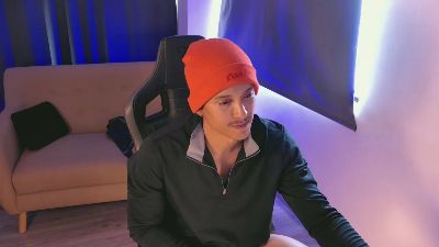 Liam_Volkov live cam on Cam4