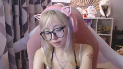 LianneBevels live cam on Cam4