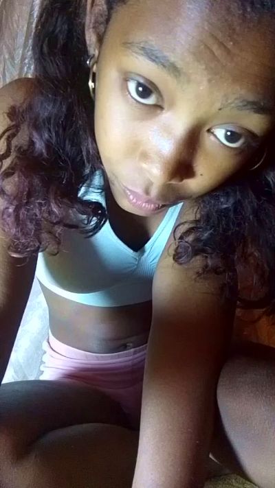 Liantsoa07 live cam on Cam4