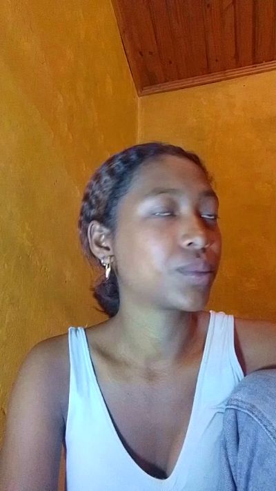 Liantsoa07 live cam on Cam4