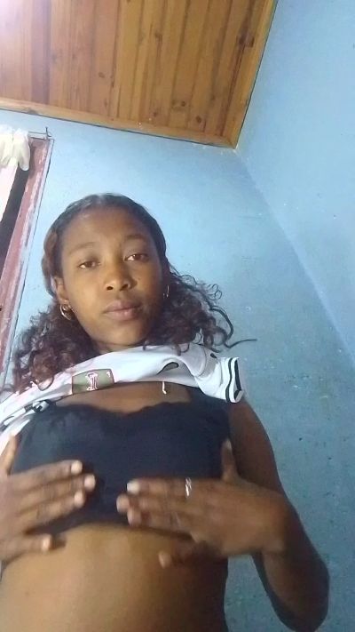Liantsoa07 live cam on Cam4