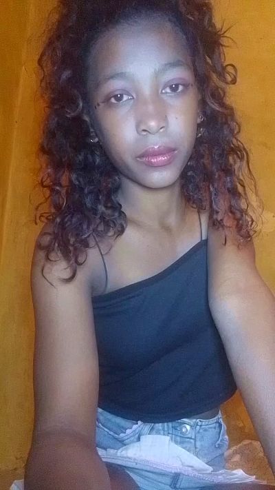 Liantsoa07 live cam on Cam4