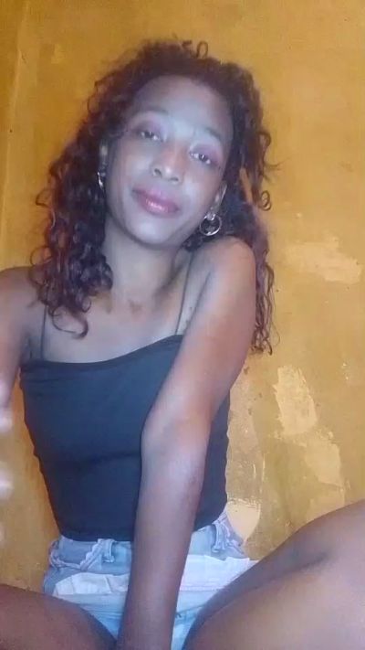 Liantsoa07 live cam on Cam4