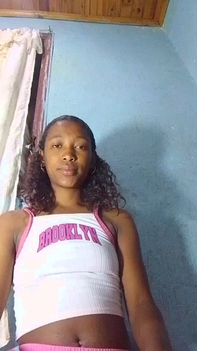 Liantsoa07 live cam on Cam4