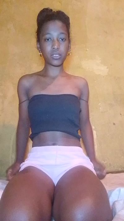 Liantsoa07 live cam on Cam4