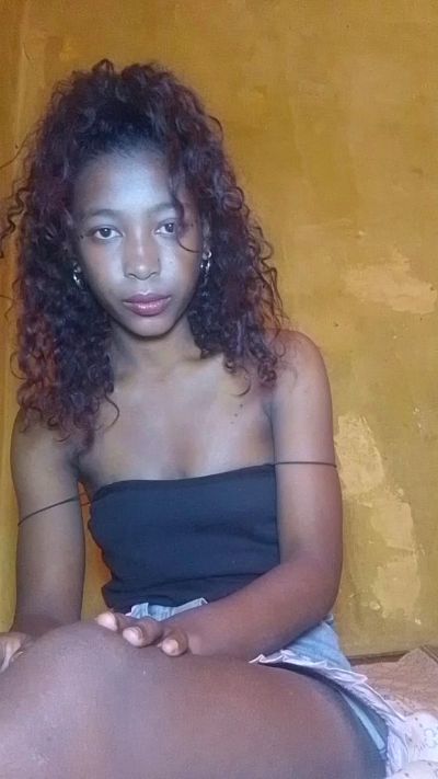 Liantsoa07 live cam on Cam4