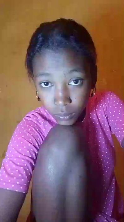 Liantsoa07 live cam on Cam4