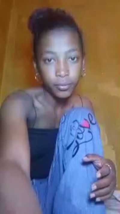 Liantsoa07 live cam on Cam4