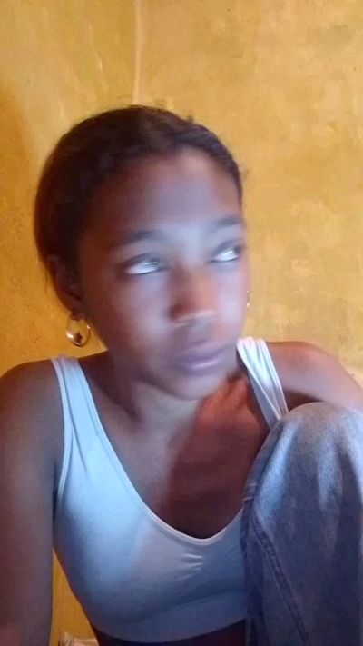 Liantsoa07 live cam on Cam4