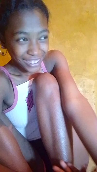 Liantsoa07 live cam on Cam4