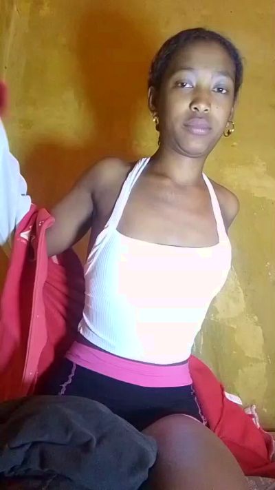 Liantsoa07 live cam on Cam4