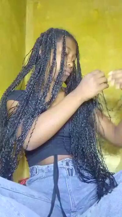 Liantsoa07 live cam on Cam4