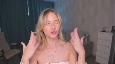 LibbieKarella live cam on Cam4