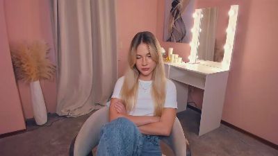LibbieKarella live cam on Cam4
