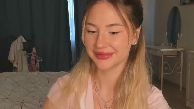 LibbieKarella live cam on Cam4