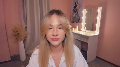 LibbieKarella live cam on Cam4