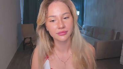 LibbieKarella live cam on Cam4