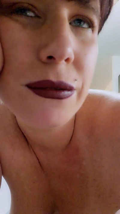 Libellule29 live cam on Cam4