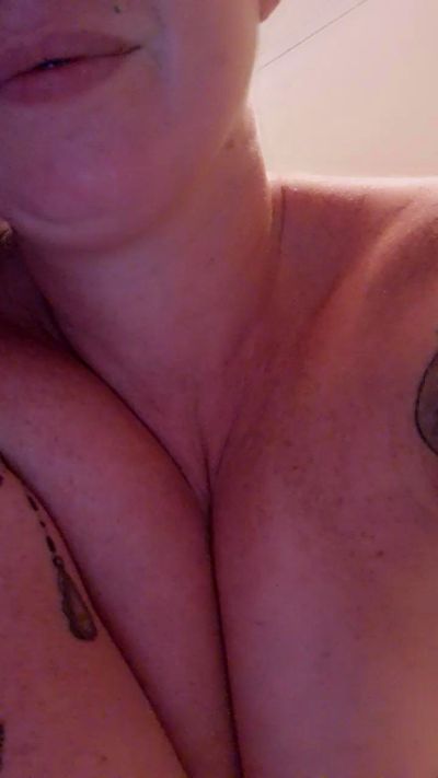 Libellule29 live cam on Cam4