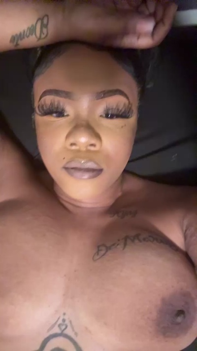 Licious_ live female webcam from United States