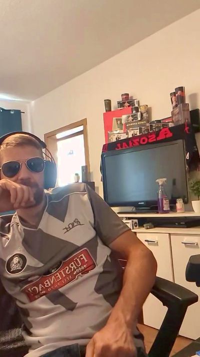 Lienlingsidiot live cam on Cam4
