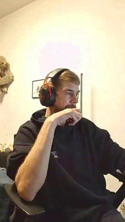 Lienlingsidiot live cam on Cam4