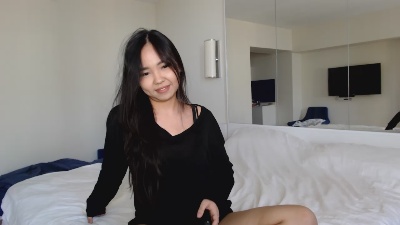 LilBloom Live Cam on Cam4