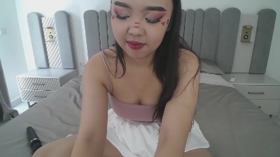 LilBloom live cam on Cam4