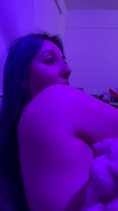 LilVika live cam on Cam4
