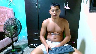 Lil_condor_bby1 live cam on Cam4
