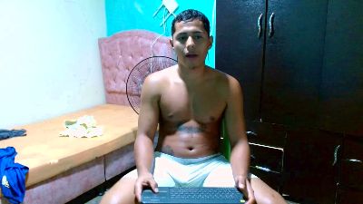 Lil_condor_bby1 live cam on Cam4