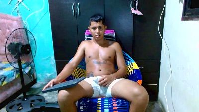 Lil_condor_bby1 live cam on Cam4