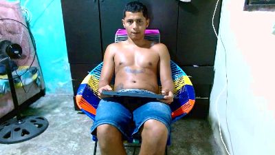 Lil_condor_bby1 live cam on Cam4