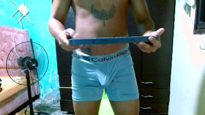 Lil_condor_bby1 live cam on Cam4