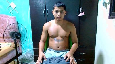 Lil_condor_bby1 live cam on Cam4