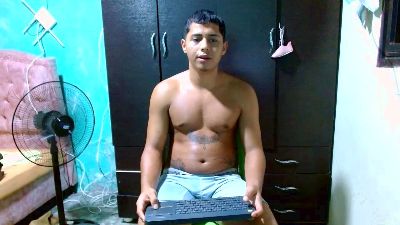 Lil_condor_bby1 live cam on Cam4