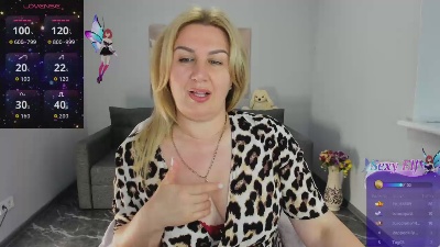 Lili_Crossi live cam on Cam4