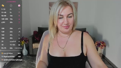 Lili_Crossi live cam on Cam4