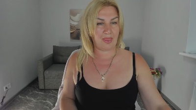 Lili_Crossi live cam on Cam4