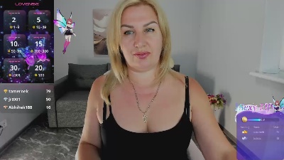 Lili_Crossi live cam on Cam4