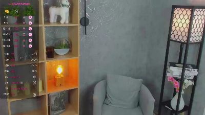 LilianBellow live female webcam from Latvia