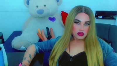 LilieRousse live cam on Cam4