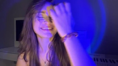 LilliOgden live cam on Cam4