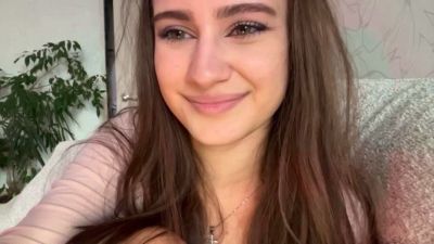 LilliOgden live cam on Cam4