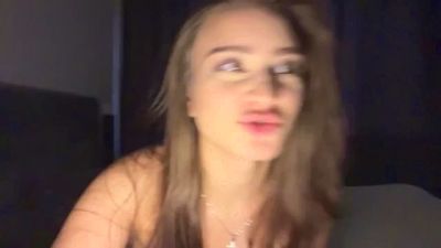 LilliOgden live cam on Cam4