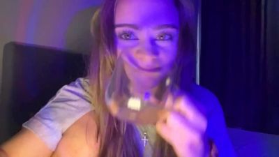 LilliOgden live cam on Cam4