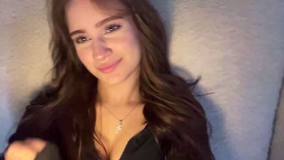 LilliOgden live cam on Cam4